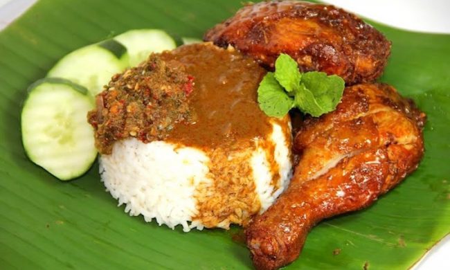 Kenapa 1,000 Orang Serbu Kedai Nasi Kukus Ini?