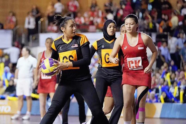 Jumlah Pemain Bola Jaring - Koperasi SMK Tandek: Bola Jaring untuk POST PMR / Tujuan utama dari permainan mintonette adalah menjaga pergerakan bola agar tetap berada di atas net atau jaring.