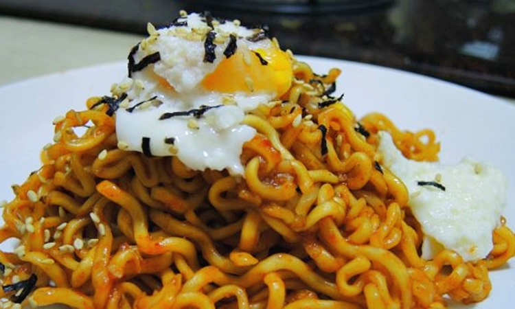 Nah, Masak Sendiri Pes Pedas Ala Ramen Samyang