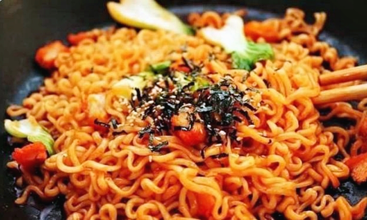 Nah, Masak Sendiri Pes Pedas Ala Ramen Samyang