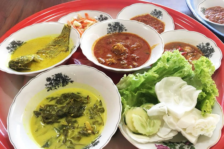 Rumah makan nasi talam