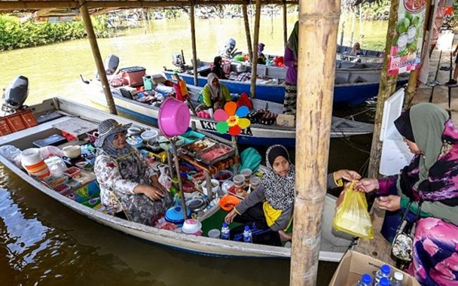 Tak Perlu Ke Thailand, Pasar Terapung Ada Di Kelantan
