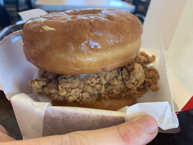 KFC Sedang Uji Menu Donat Bergula Bersama Ayam Goreng